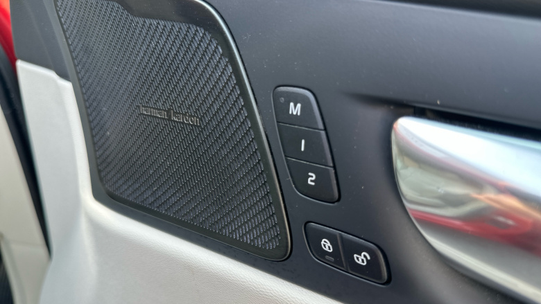 Volvo XC60 2.0 B5P Plus Dark 5dr AWD Geartronic Petrol Estate